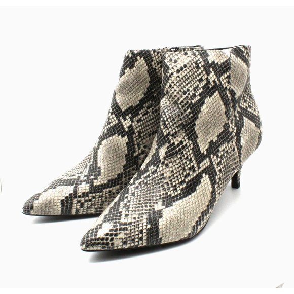 Journee Collection Women's Isobel Booties - Picture 4 of 8